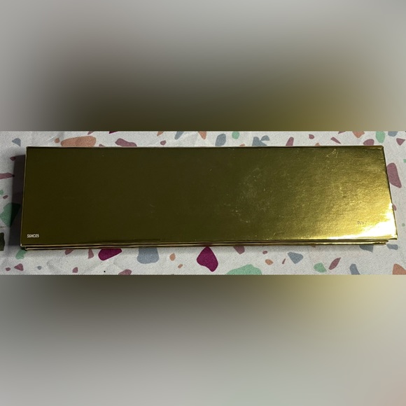 MAC Power Hungry Eyeshadow pallet NWOT - Picture 3 of 3